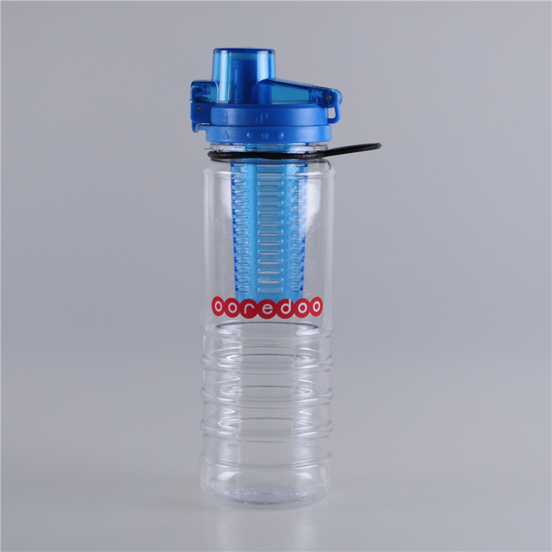 750ml-locking-system-water-bottle-with-fruit-infuser (1)