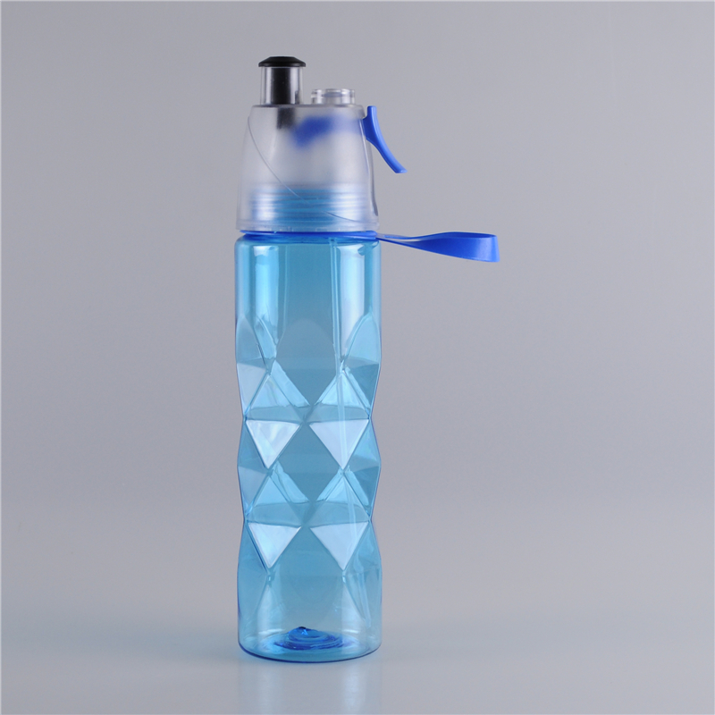 700ml-easy-carrying-spray-drinking-water-bottle (1)