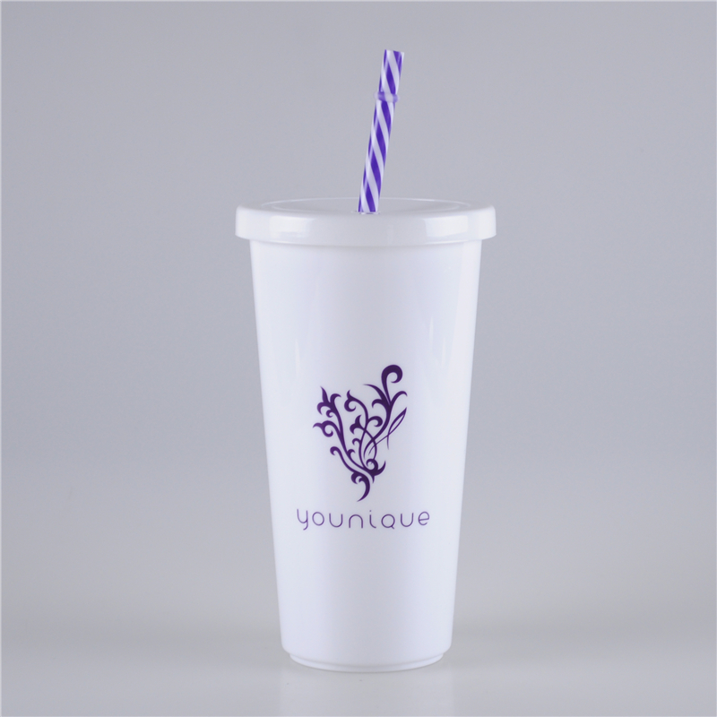 700ml-coffee-plastic-cup-with-straw (1)
