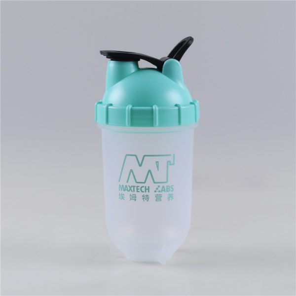 700ml-easy-carrying-flip-lid-plastic-shaker-bottle (1)