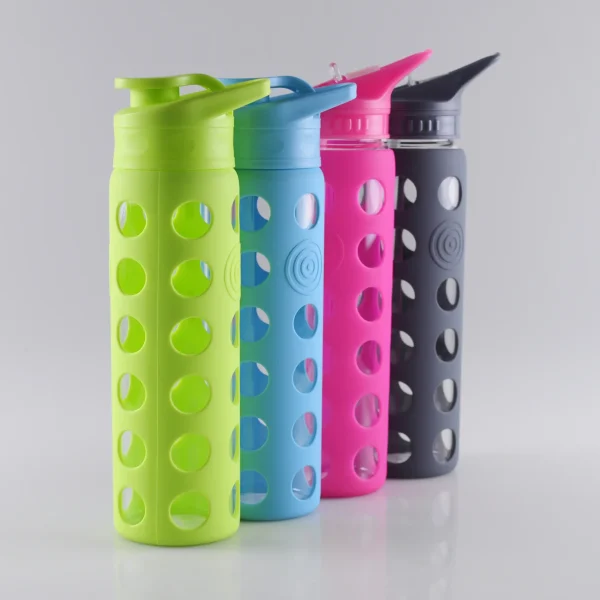 700ml-straw-lid-glass-water-bottle-with-silicone-sleeve-6.jpg